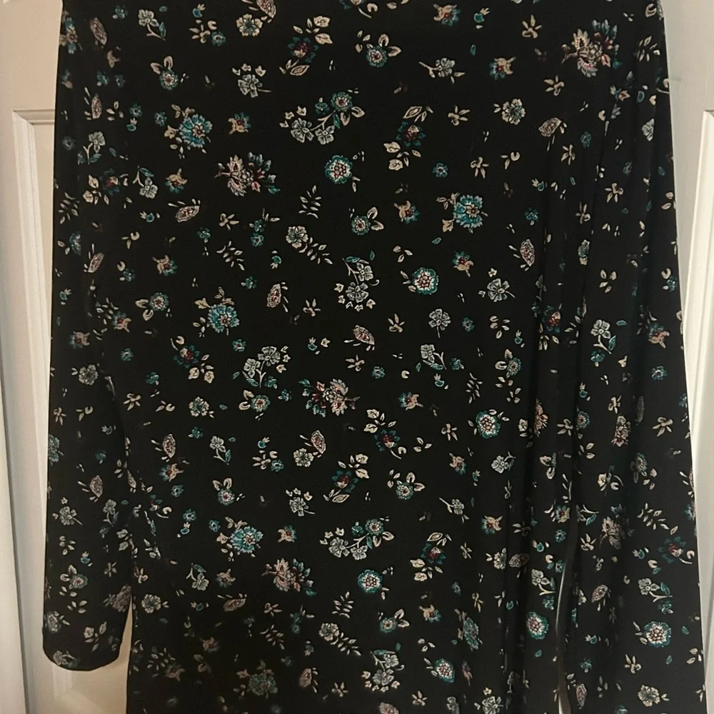 Nine West Black and Floral Women's Top- Size Medium - Picture 3 of 9